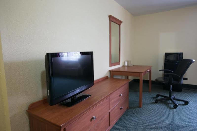 Days Inn by Wyndham Elmsford Eksteriør bilde