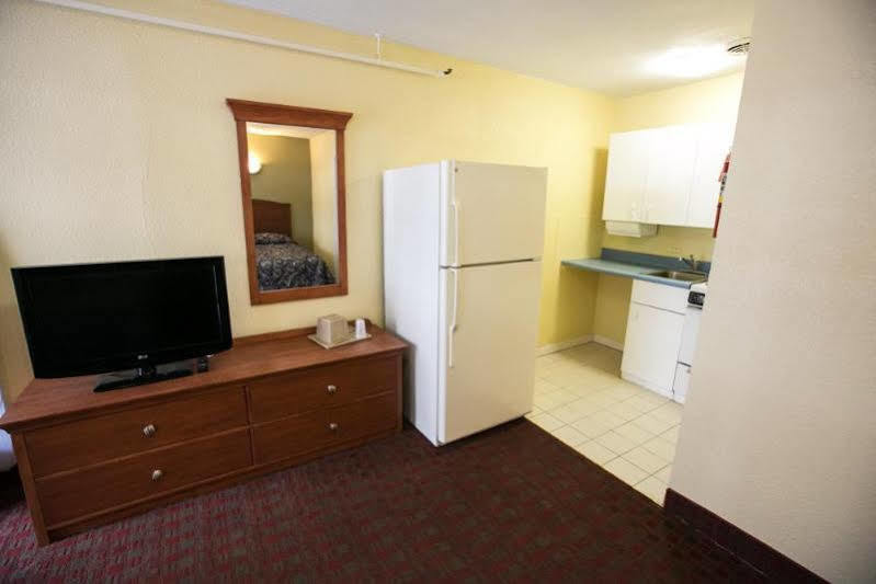 Days Inn by Wyndham Elmsford Eksteriør bilde