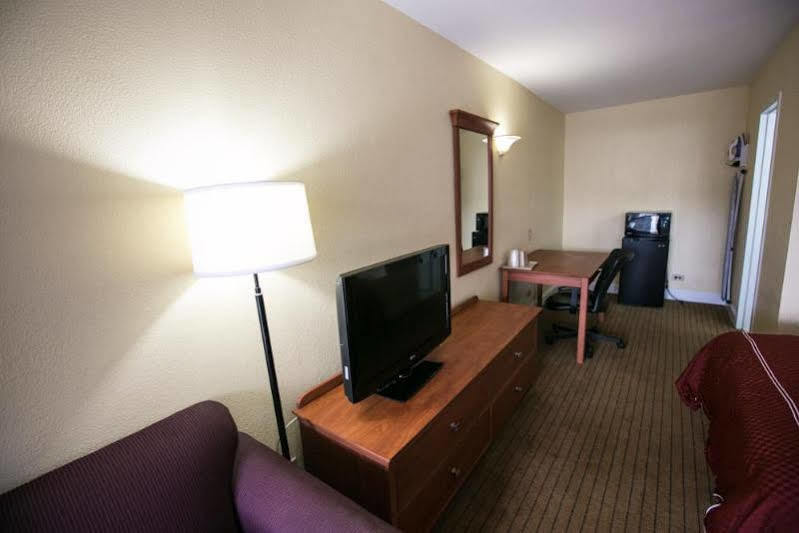 Days Inn by Wyndham Elmsford Eksteriør bilde